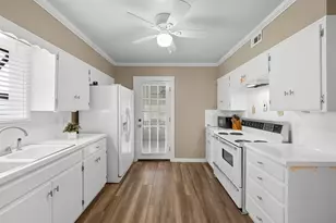 500 W Austin St, Luling, TX 78648 - Photo 16