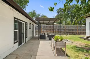 7004 Twisted Oaks Dr, Austin, TX 78745 - Photo 24