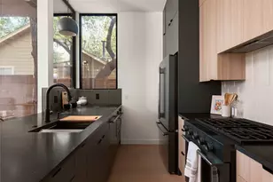 2303 E 2nd St, Austin, TX 78702 - Photo 4