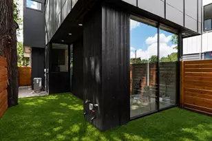 2303 E 2nd St, Austin, TX 78702 - Photo 20
