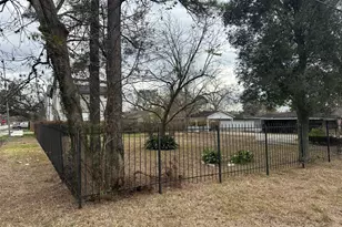 6807 St Augustine St, Houston, TX 77021 - Photo 2