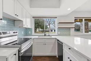 13300 Wisterwood St, Austin, TX 78729 - Photo 12