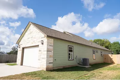 305 String Prairie Way, Smithville, TX 78957 - Photo 4