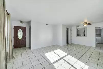 1129 W San Antonio Street, Lockhart, TX 78644 - Photo 8