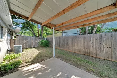 1129 W San Antonio Street, Lockhart, TX 78644 - Photo 4
