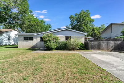 1129 W San Antonio Street, Lockhart, TX 78644 - Photo 2