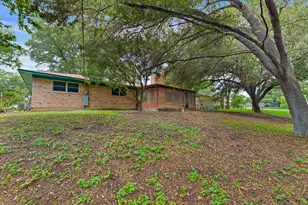 215 Memorial Dr, Luling, TX 78648 - Photo 28