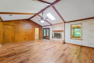 215 Memorial Dr, Luling, TX 78648 - Photo 4
