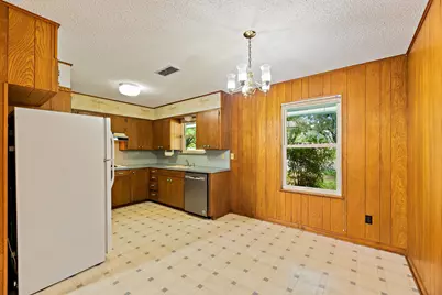 215 Memorial Drive, Luling, TX 78648 - Photo 8
