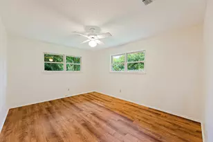 215 Memorial Dr, Luling, TX 78648 - Photo 14