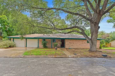 215 Memorial Drive, Luling, TX 78648 - Photo 2