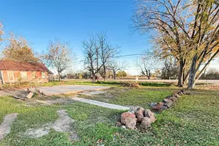 200 Sanford St, Rockdale, TX 76567 - Photo 1