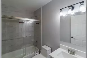 5846 Castle Lake, San Antonio, TX 78218 - Photo 10