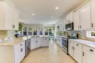 165 Crescent Heights Dr, Georgetown, TX 78628 - Photo 6