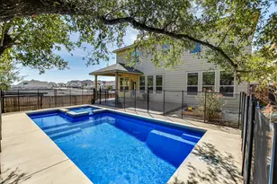 165 Crescent Heights Dr, Georgetown, TX 78628 - Photo 2