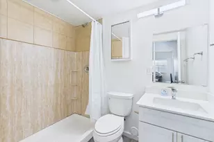 911 W 22nd St, Austin, TX 78705 - Photo 12