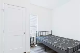 911 W 22nd St, Austin, TX 78705 - Photo 10