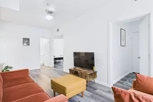 911 W 22nd St, Austin, TX 78705 - Photo 6