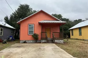 1015 Fir Ln, Lockhart, TX 78644 - Photo 1