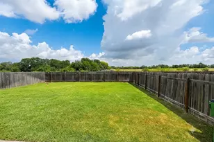545 Elm Green St, Hutto, TX 78634 - Photo 16