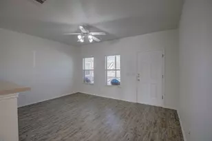 1102 E 3rd St, Georgetown, TX 78626 - Photo 8