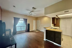 506 W San Antonio St, San Marcos, TX 78666 - Photo 2