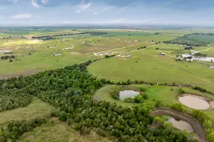 1662 Co Rd 465, Coupland, TX 78615 - Photo 36