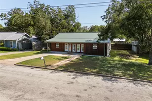 541 S Jackson St, La Grange, TX 78945 - Photo 2