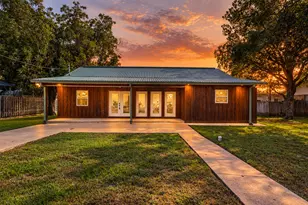 541 S Jackson St, La Grange, TX 78945 - Photo 1