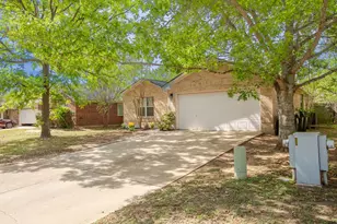 200 Buttercup St, Kyle, TX 78640 - Photo 2