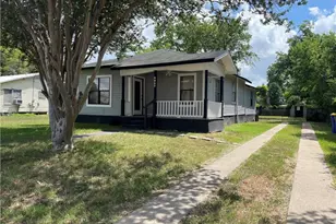 1120 St Paul St, Gonzales, TX 78629 - Photo 2