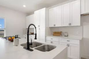 195 Bianca Cir, Del Valle, TX 78617 - Photo 12