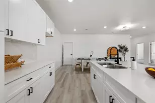 195 Bianca Cir, Del Valle, TX 78617 - Photo 16