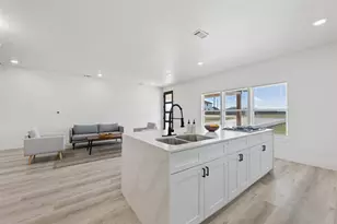 195 Bianca Cir, Del Valle, TX 78617 - Photo 10