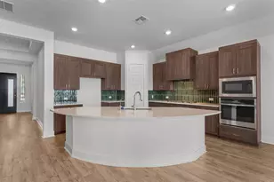 213 W Faulkner St, Liberty Hill, TX 78642 - Photo 10