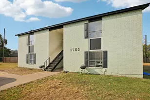 2702 Evergreen Cir, Bryan, TX 77801 - Photo 2