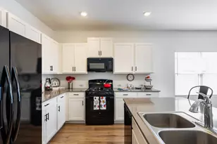 200 Montego St, Hutto, TX 78634 - Photo 4