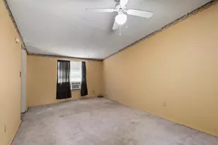 501 W Creek St, Fredericksburg, TX 78624 - Photo 28