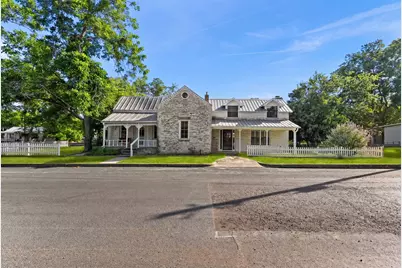 501 W Creek Street, Fredericksburg, TX 78624 - Photo 2