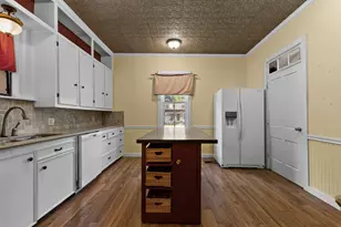 501 W Creek St, Fredericksburg, TX 78624 - Photo 14