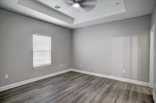 121 S Kanaio Dr, Bastrop, TX 78602 - Photo 10