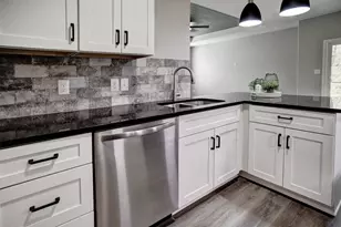 121 S Kanaio Dr, Bastrop, TX 78602 - Photo 8