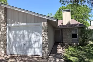 410 Linden St, Bastrop, TX 78602 - Photo 2