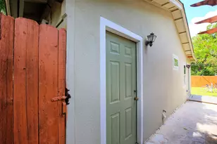 815 E 31st St, Austin, TX 78705 - Photo 14