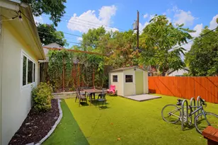 815 E 31st St, Austin, TX 78705 - Photo 4