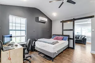 815 E 31st St, Austin, TX 78705 - Photo 12