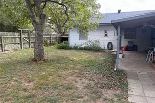 307 Whitehead St, Smithville, TX 78957 - Photo 4