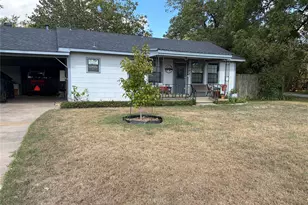 307 Whitehead St, Smithville, TX 78957 - Photo 2