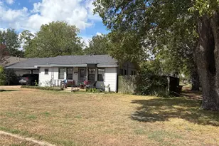 307 Whitehead St, Smithville, TX 78957 - Photo 1