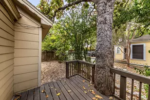 909 E 38th St, Austin, TX 78705 - Photo 34